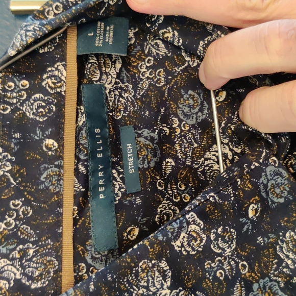 Perry Ellis contemporary men's button down floral patterned shirt, size Large - Picture 4 of 4
